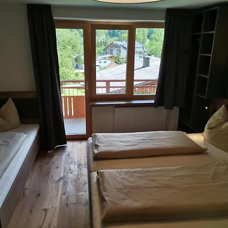 Haus Tuklar Guest house *