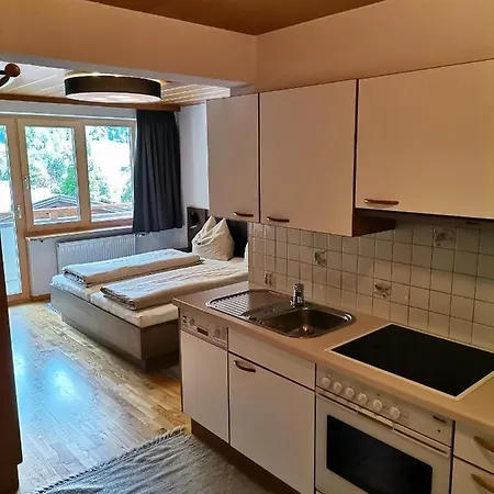 Haus Tuklar Guest house *