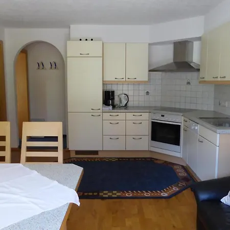 Haus Tuklar Guest house *