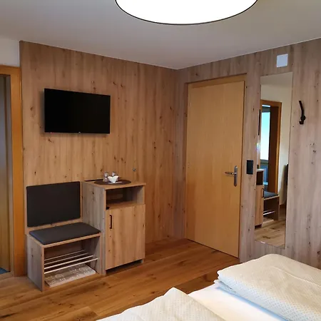 Haus Tuklar Guest house